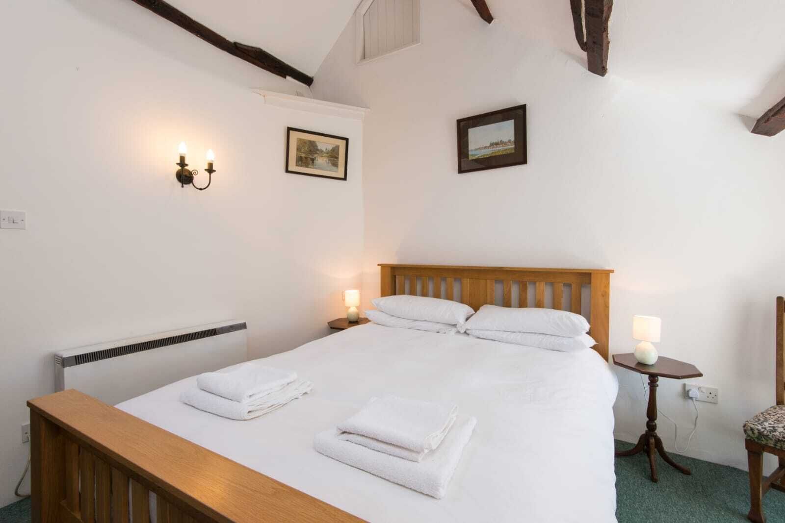 4 多间卧室、熨斗/熨衣板、WiFi、床单