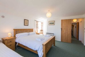 4 chambres, fer et planche à repasser, Wi-Fi, draps fournis