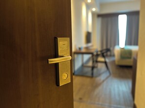 디럭스룸 | 미니바, 객실 내 금고, 책상, 방음 설비