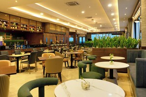Breakfast, lunch and dinner served - Wiltop Hotel (Jambi)