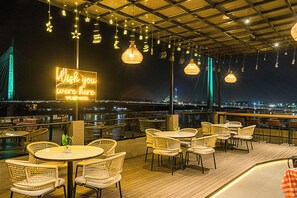 Breakfast, lunch and dinner served - Wiltop Hotel (Jambi)