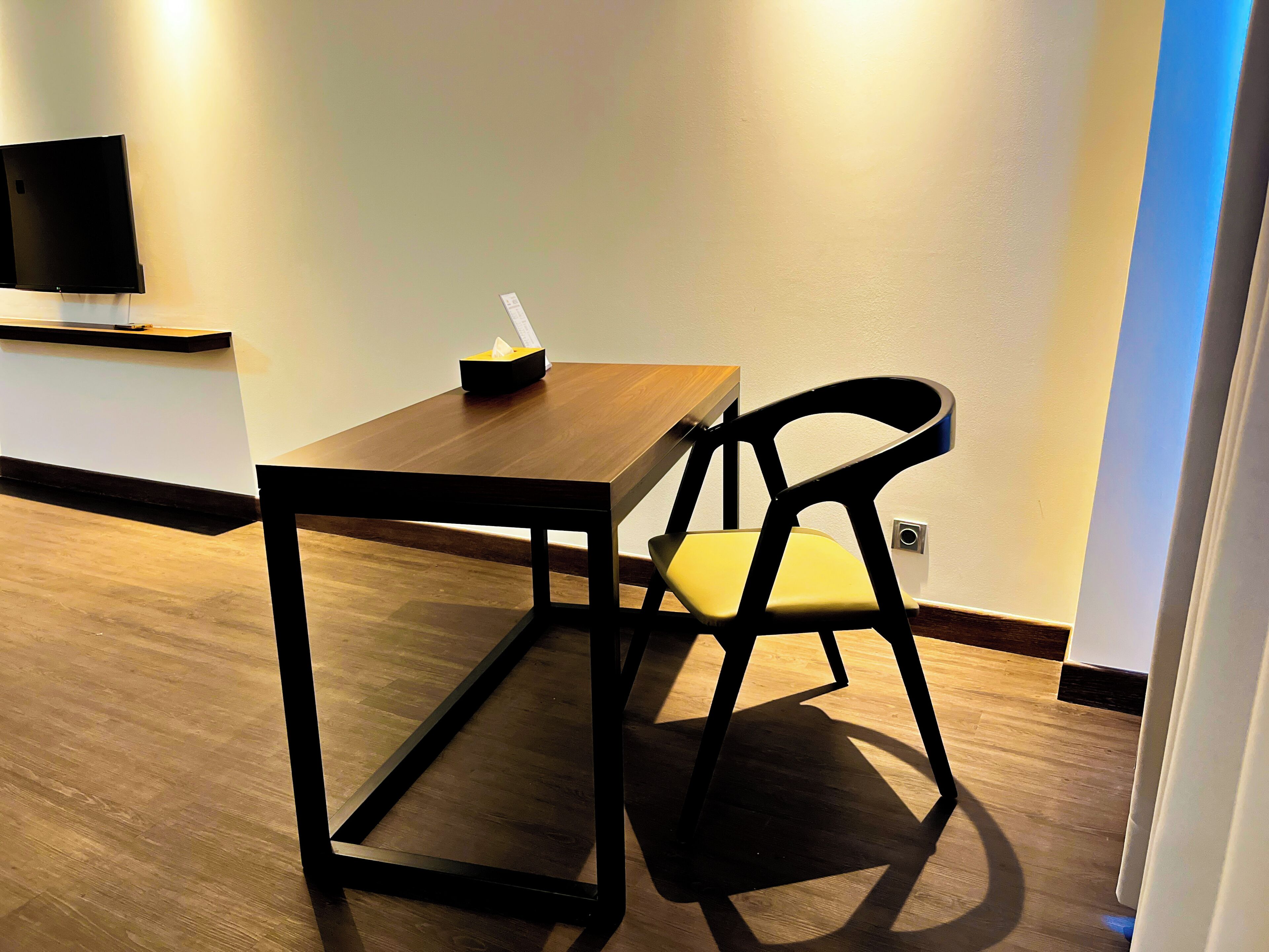 Superior kamer | Een minibar, een kluis op de kamer, een bureau, geluiddichte muren