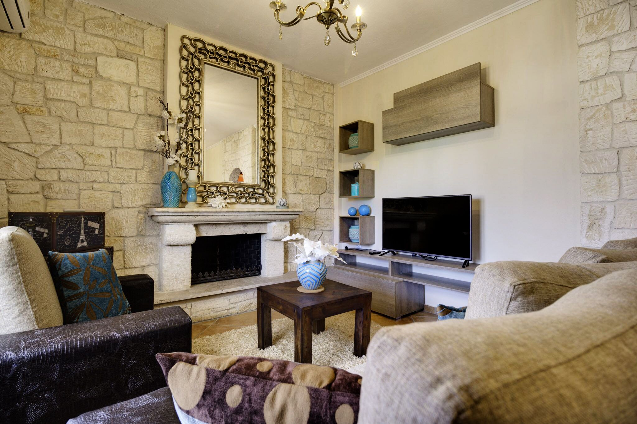 Luxury 2 Bedrom Apartment, 50m From Beach, With Outdoor Pool