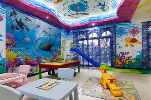 Children’s area - 9BHK Private Swimming Pool Villa with Kids Pool, Seahorse Fountains and Playroom (Calangute)