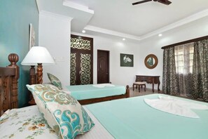 6 chambres, coffre-fort, bureau, fer et planche à repasser