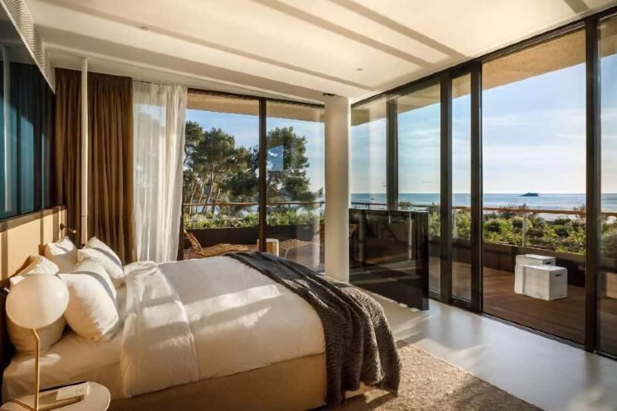 1 chambre, minibar, coffres-forts dans les chambres, bureau