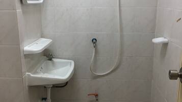Standard Double Room | Bathroom