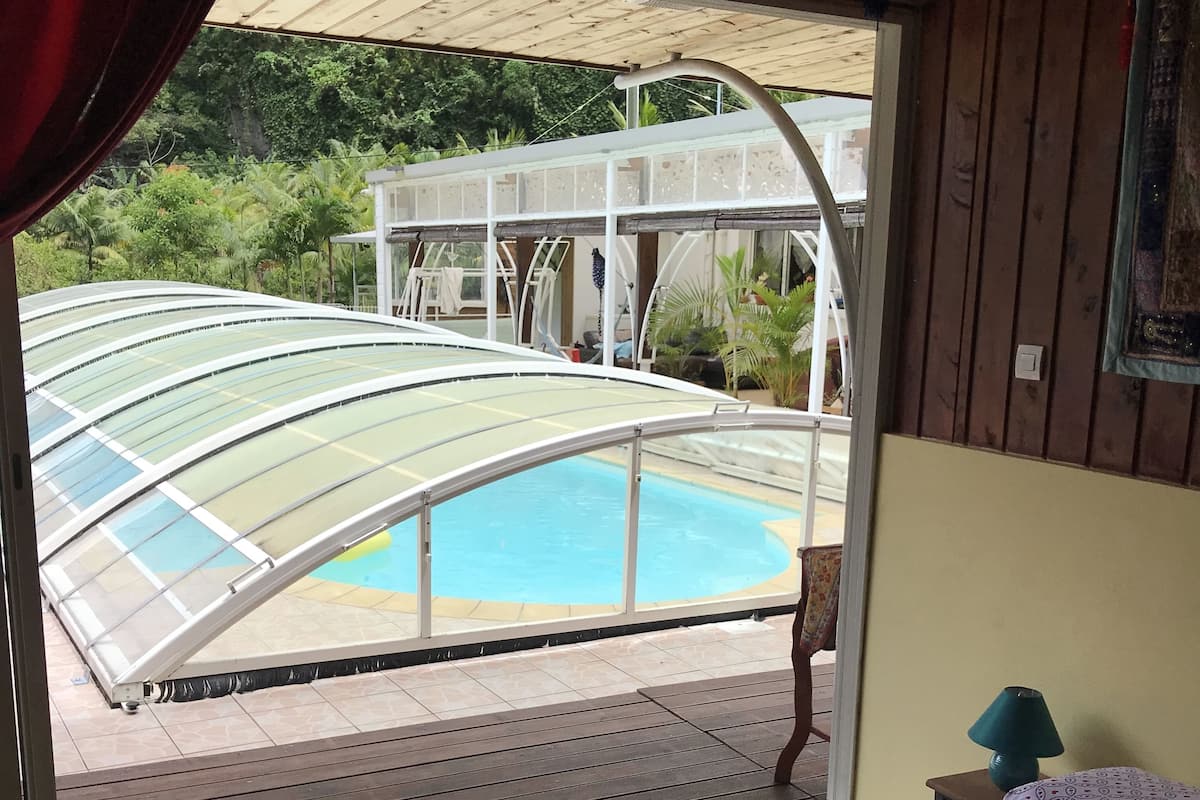 Habitación Confort doble, 1 cama doble, no fumadores, vistas a la piscina | Cortinas opacas, cunas (de pago), ropa de cama