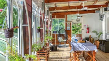 Café da manhã e jantar, culinária local