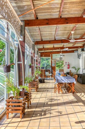 Breakfast and dinner served, local cuisine - L'Escale Royale (Salazie)