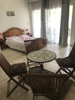 Cortinas blackout, cunas y ropa de cama