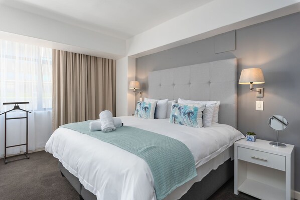 In-room safe, desk, iron/ironing board, free WiFi - Bijoux Suites by Home from Home (Cape Town)