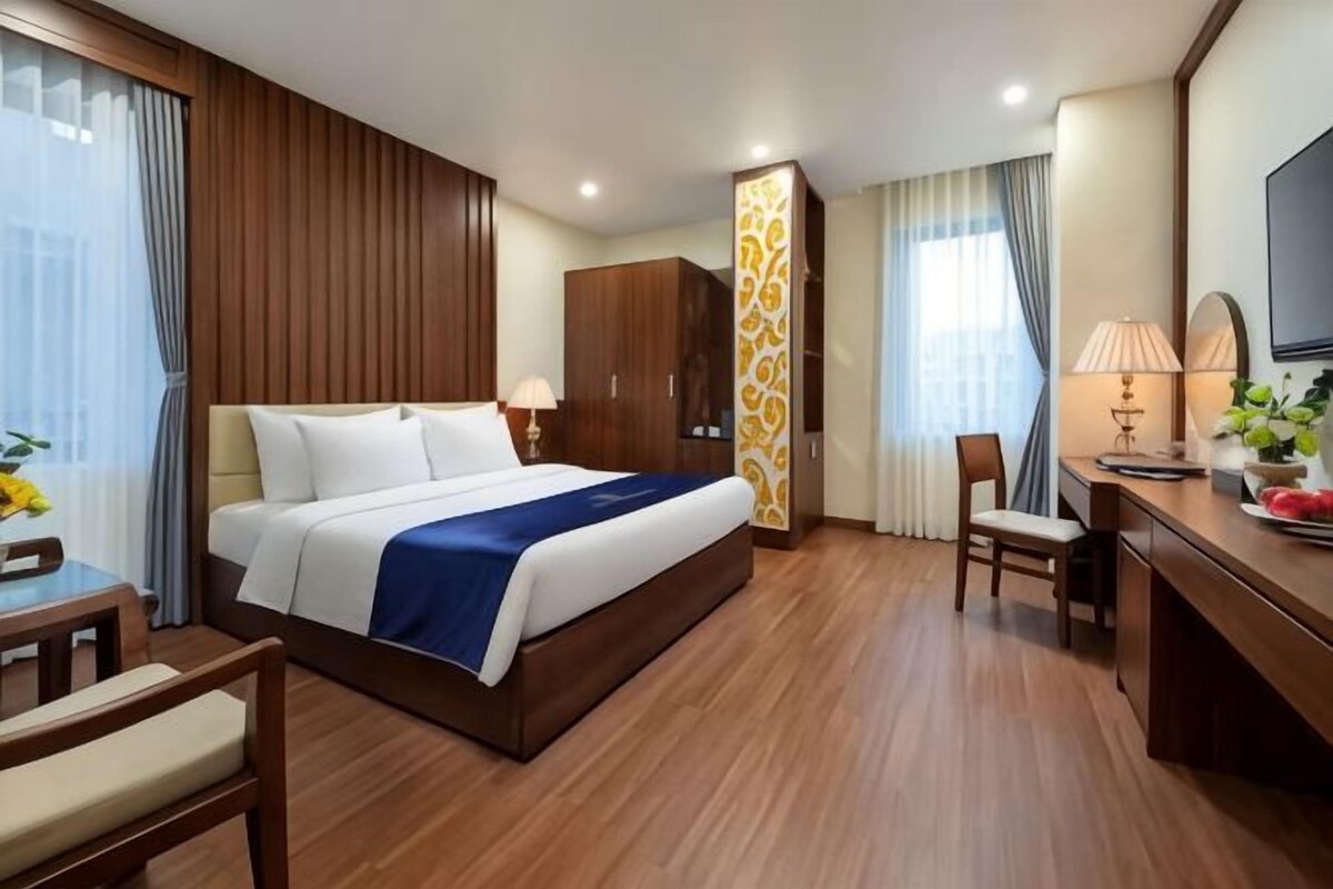 Premium bedding, minibar, in-room safe, desk