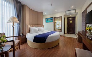 Phòng Suite Junior | Phòng khách | TV màn hình phẳng 36-inch có truyền hình cáp, TV 