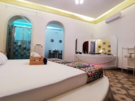 Ropa de cama de alta calidad, edredones de plumas, minibar