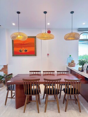 每日供应欧陆式早餐（每人 VND 50000）