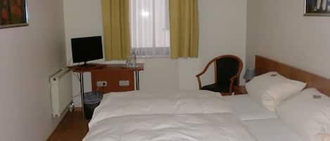 Basic Room | In-room safe, desk, blackout drapes, soundproofing