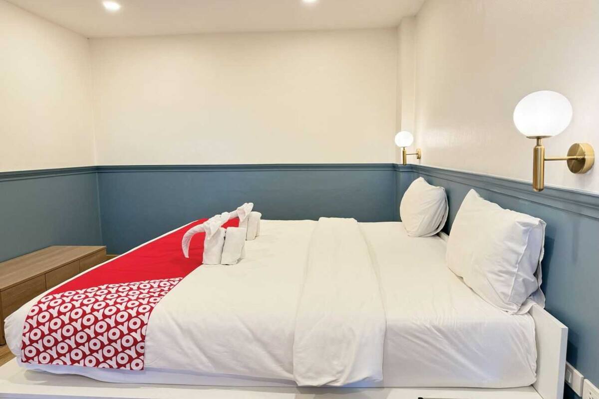 Studio Suite | Meja kerja, ruang kerja ramah laptop, Wi-Fi gratis, dan seprai linen