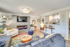 TV, fireplace