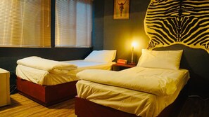 Decoración personalizada, muebles diferentes y cortinas blackout 