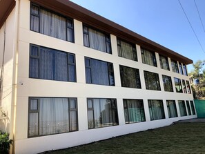 Exterior detail - Hotel Royal Orbit (Jaoli)