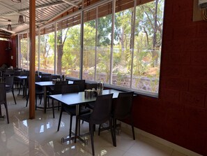 Restaurant - Hotel Royal Orbit (Jaoli)