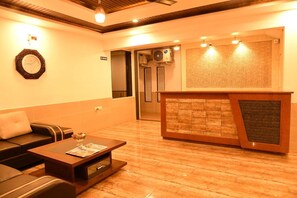 Lobby - Hotel Royal Orbit (Jaoli)