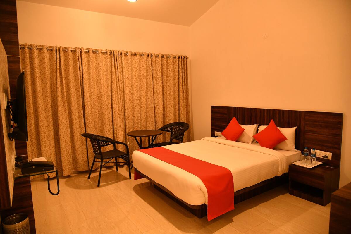 Standard Room, 1 Double Bed, Non Smoking | Premium bedding, in-room safe, blackout drapes, soundproofing
