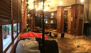 5 bedrooms, desk, iron/ironing board, WiFi