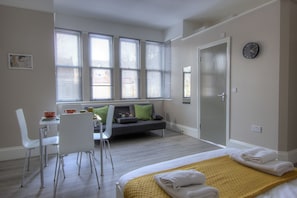Room - B7 1 Bedroom Apartment (London)
