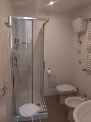 基础双人房 | 迷你吧、客房内保险箱、特色装修、特色家居