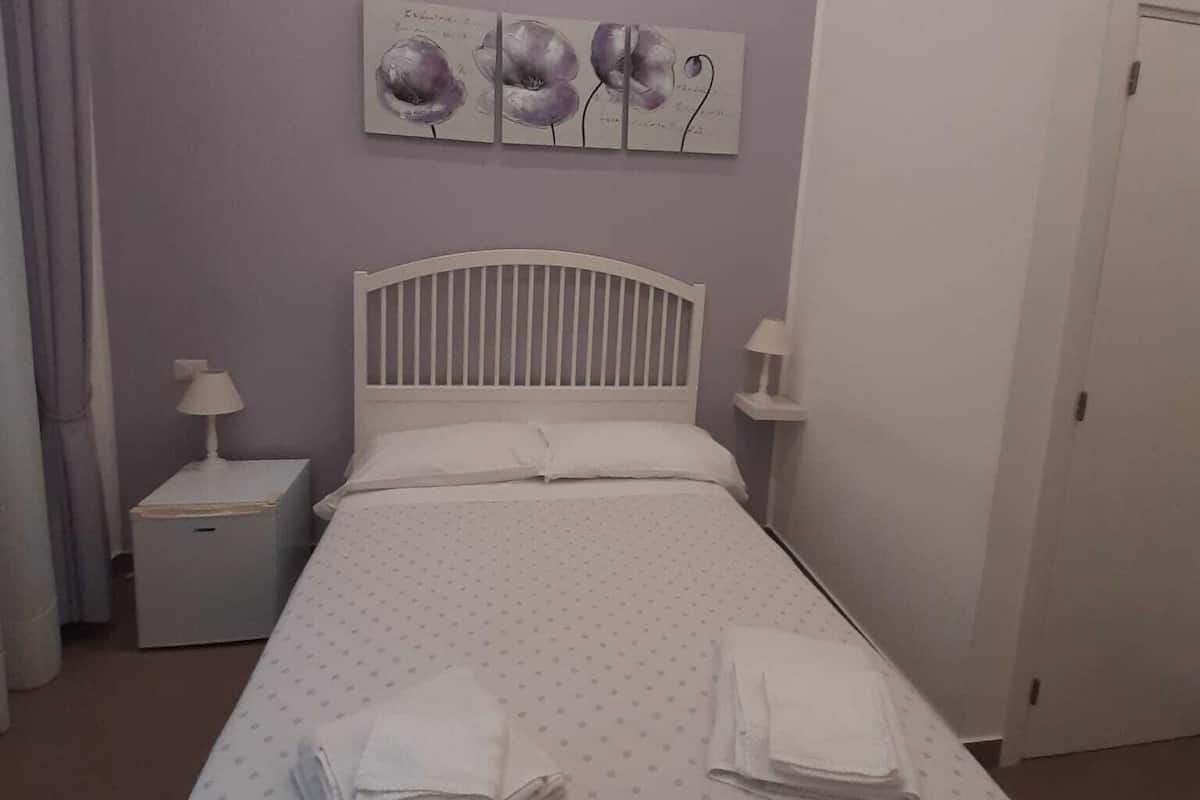 Basic Room, 1 Double Bed, Courtyard View | Minibar, in-room safe, individually decorated, individually furnished