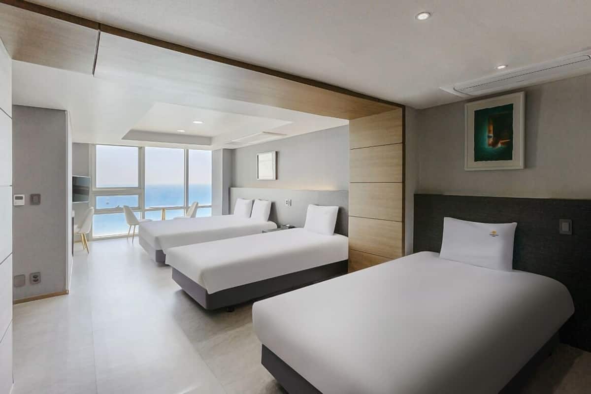3 bedrooms, minibar, blackout curtains, soundproofing