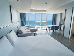 Minibar, blackout drapes, soundproofing, free WiFi - Suncloud Hotel (Busan)