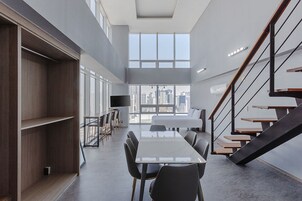 Minibar, mörkläggningsgardiner, ljudisolering och gratis wi-fi