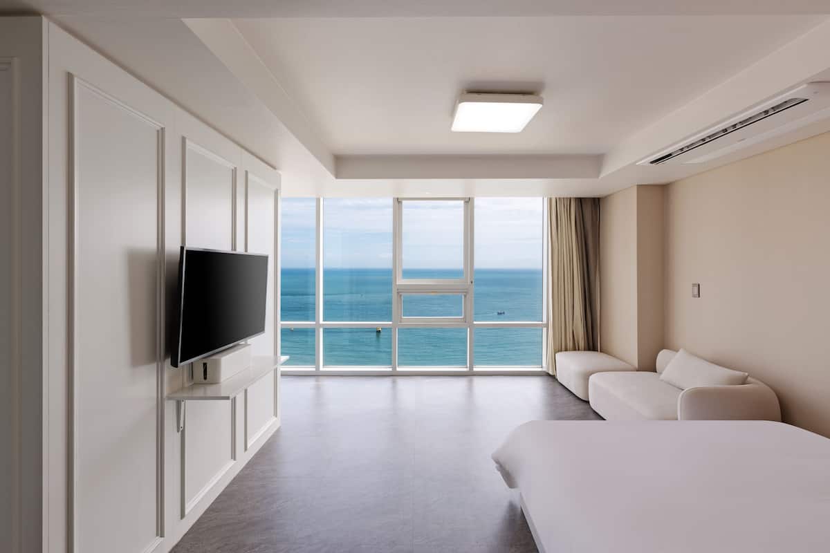 Beach/ocean view