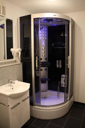 Comfort Apartment | Bathroom - Die Hotelalternative (Solingen)