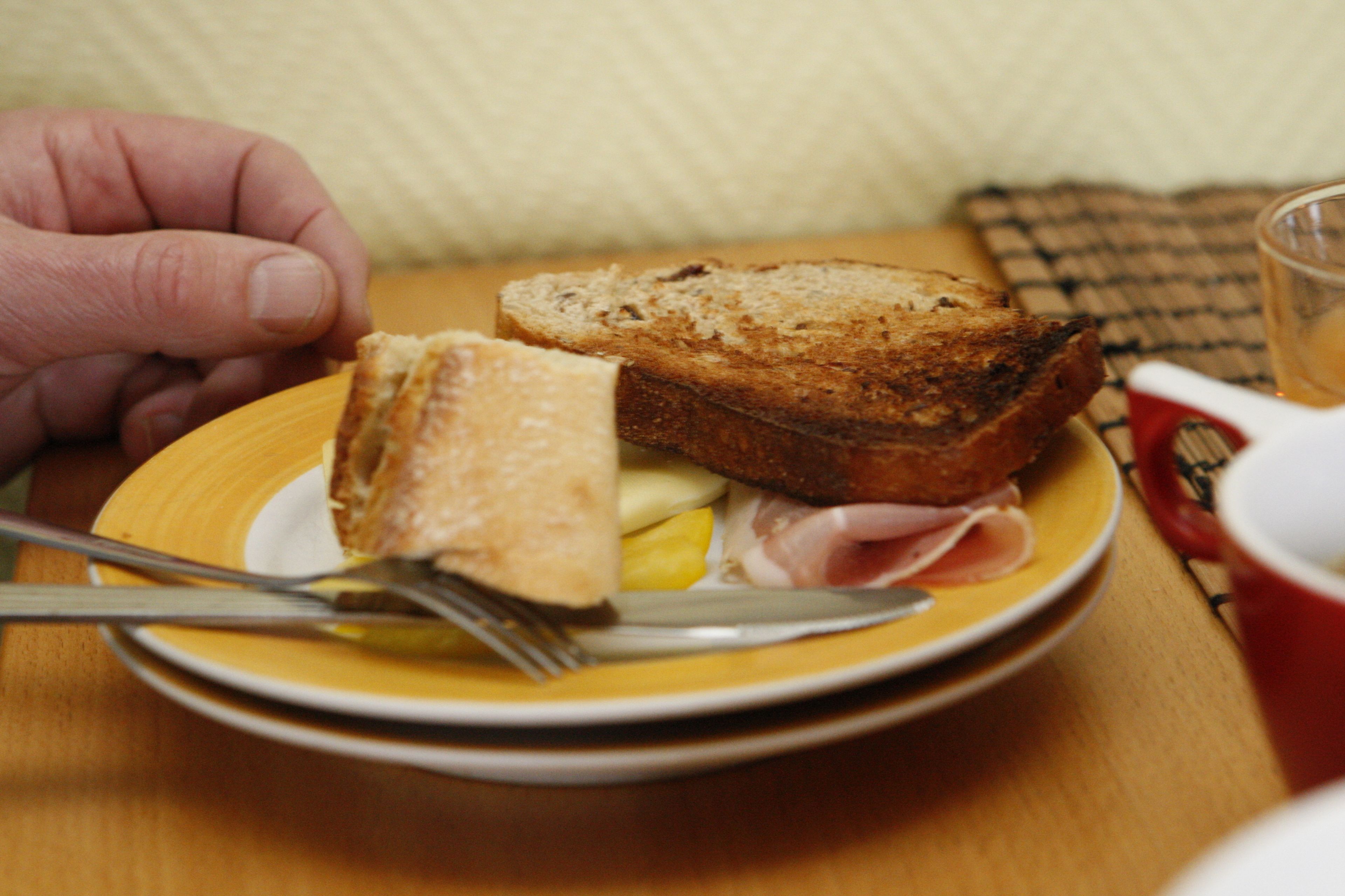 free daily full breakfast