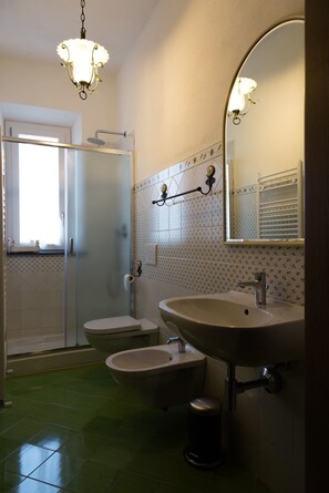 Towels - La corte dei tre (Torre del Lago Puccini)