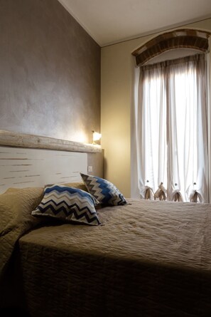 Free WiFi, bed sheets - La corte dei tre (Torre del Lago Puccini)