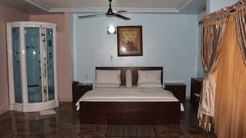 Dobbeltrom – royal | Minibar, skrivebord, wi-fi (inkludert) og sengetøy