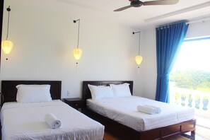 Deluxe Triple Room, Garden View | Minibar, desk, soundproofing, iron/ironing board - Hoang Y Homestay (Da Nang)