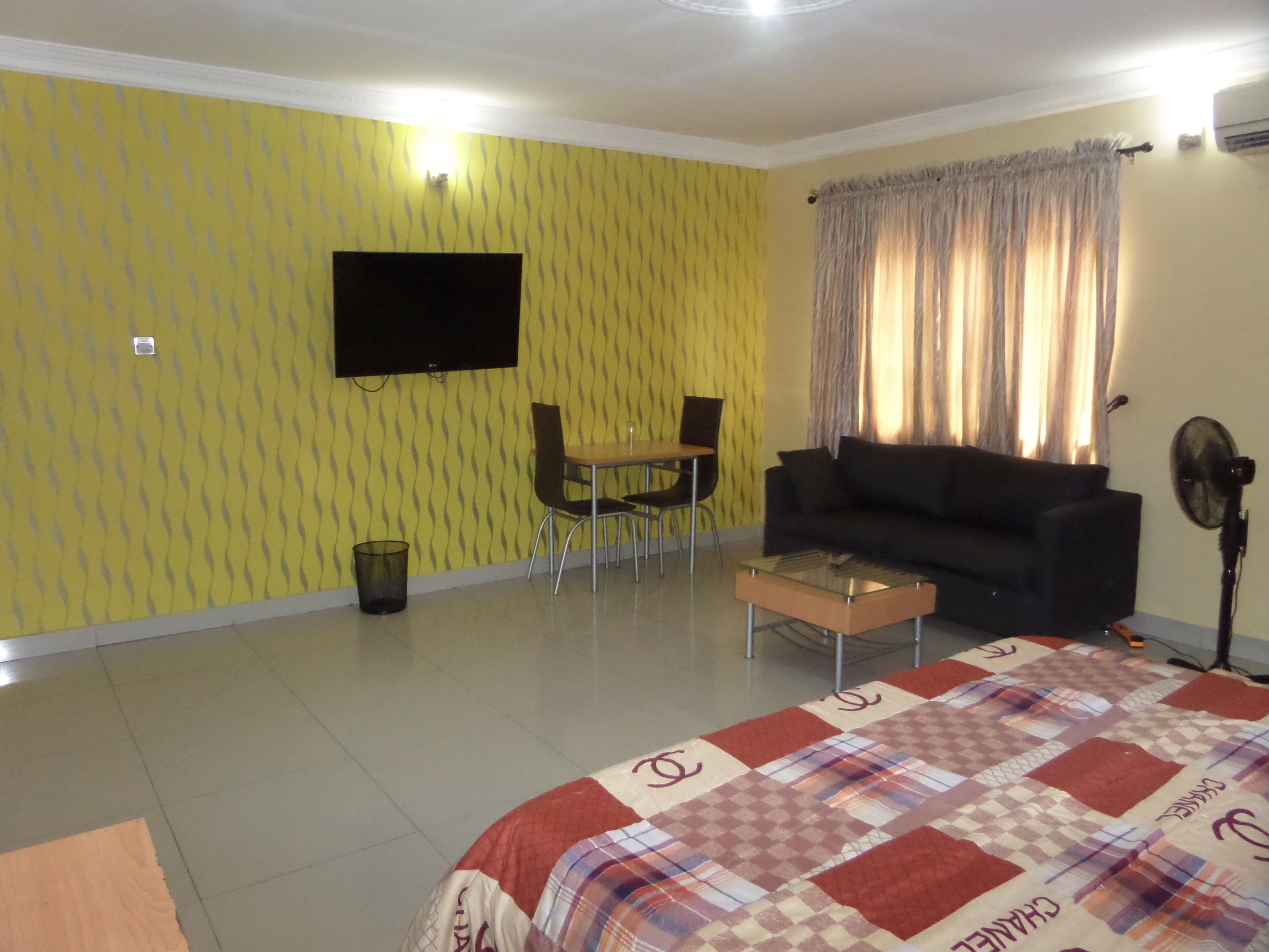 Habitación ejecutiva | Escritorio, wifi gratis y ropa de cama 