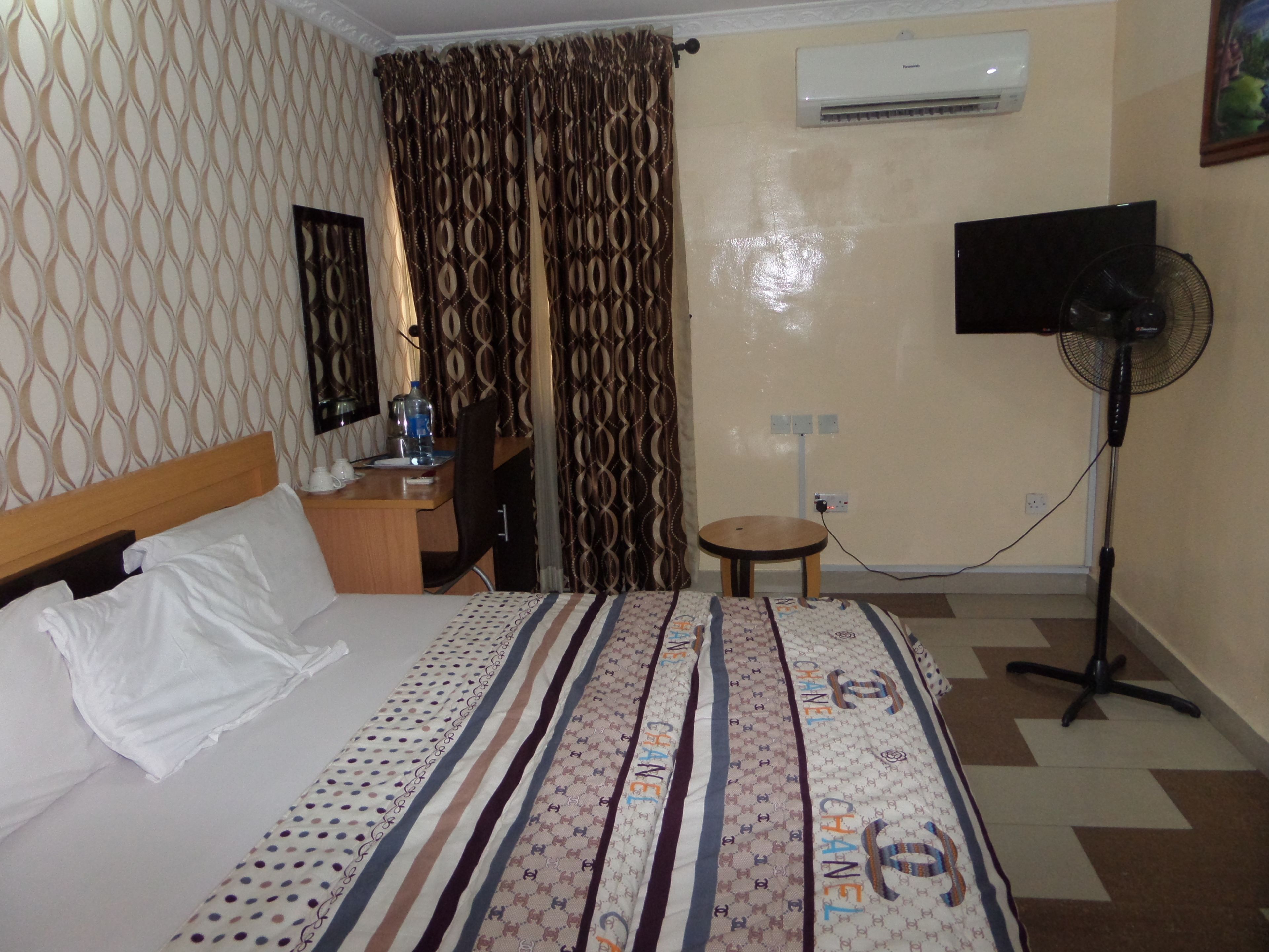 Desk, free WiFi, bed sheets