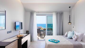 Minibar, in-room safe, individually decorated, individually furnished