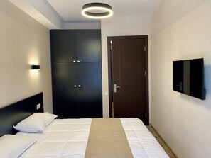 1 bedroom, in-room safe, iron/ironing board, free WiFi