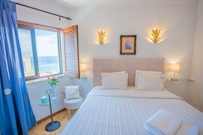 2 bedrooms, iron/ironing board, bed sheets