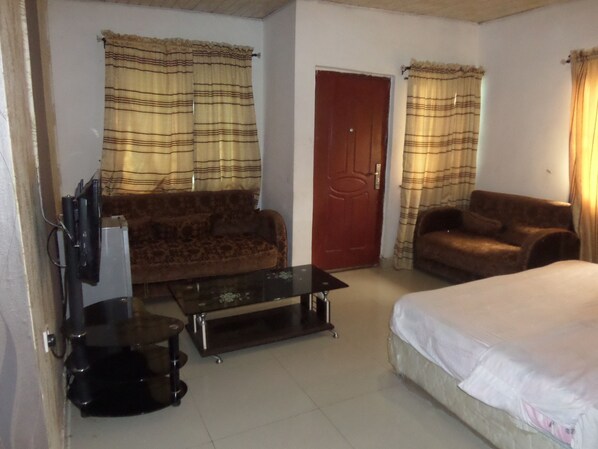 Luxury Suite, 1 Queen Bed, Non Smoking | Desk, free WiFi, bed sheets - Keblat Hotel Suites (Abeokuta)
