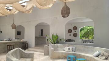 Frokost, lunsj og middag serveres