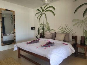 Habitación doble Deluxe | Ropa de cama de alta calidad y caja de seguridad en la habitación 